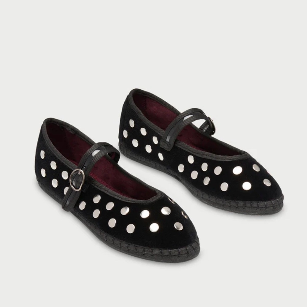 NWT Black Velvet Flabelus Mae Flats with Silver studs